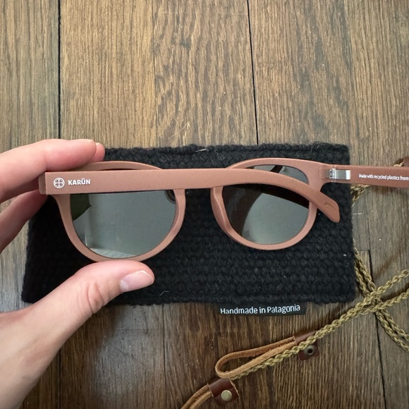 KARÜN Unisex Puelo Sunglasses (with case + sunglass strap) - Picture 7 of 12